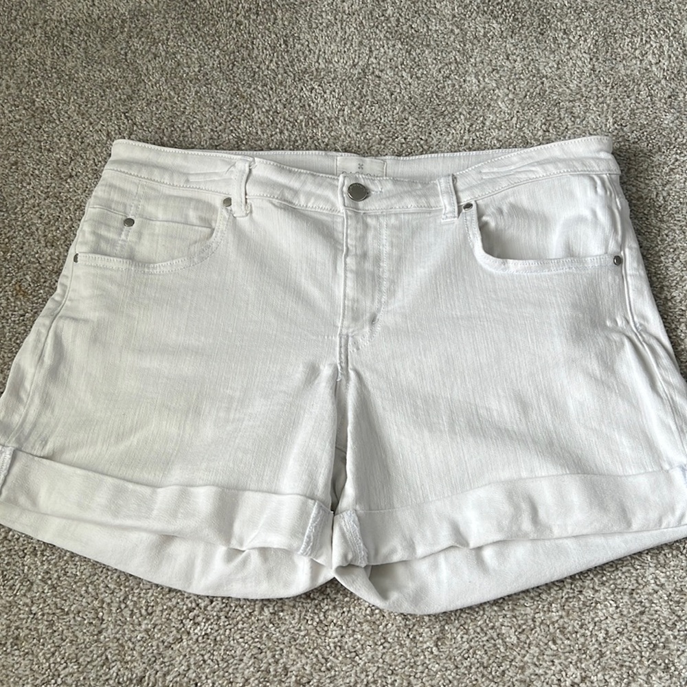 Caslon boyfriend white denim shorts size 31